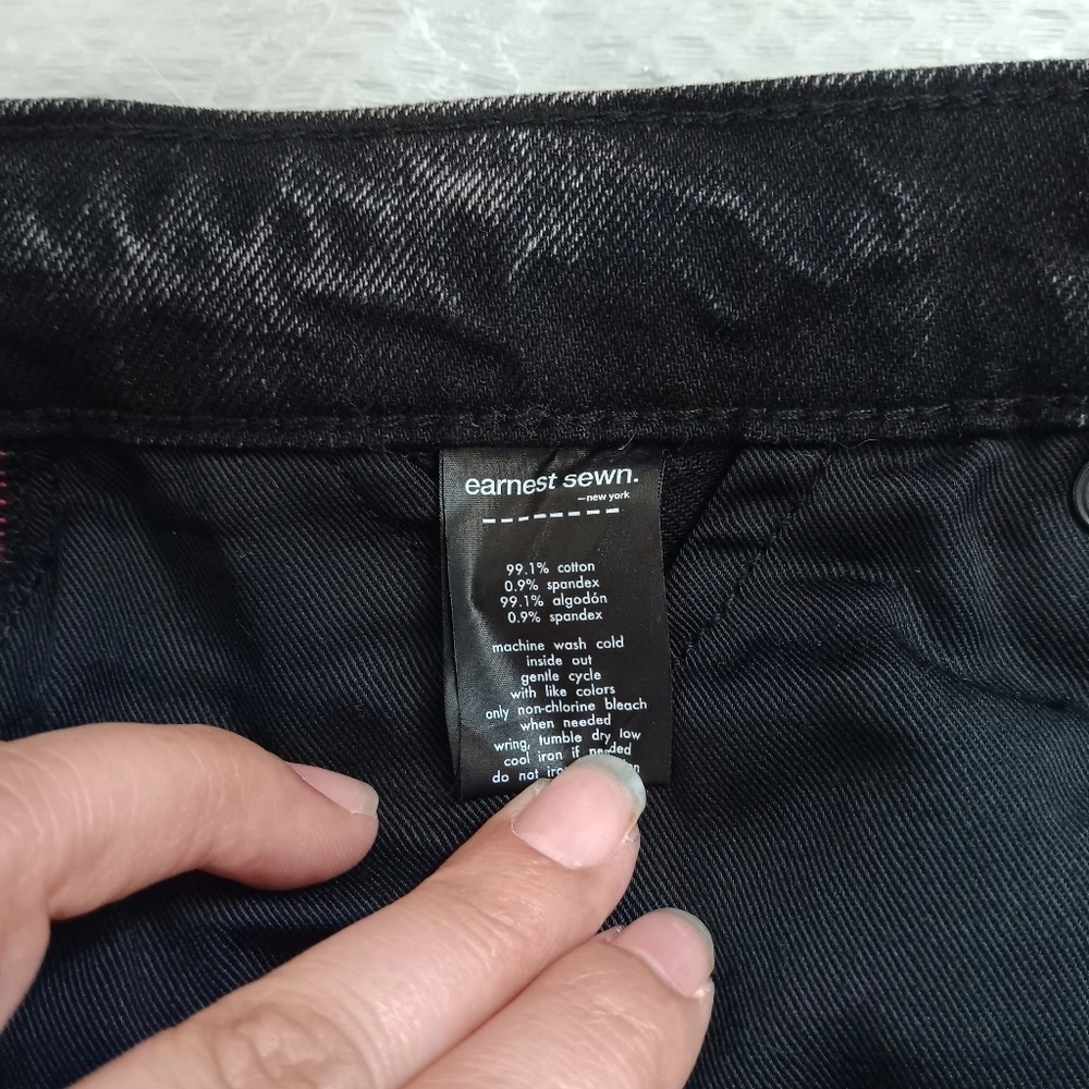 NWOT Earnest sewn new york, dorothy denim Black shorts, mid-rise, distressed 33. - Picture 8 of 14